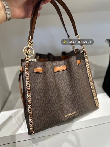 حقيبه مايكل كورس المقاس الكبير Mina