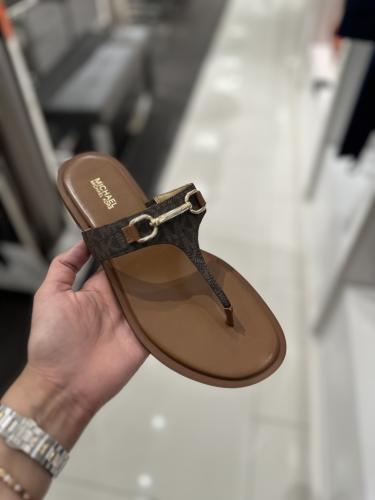 حذاء مايكل كورس Carson Leather Sanda