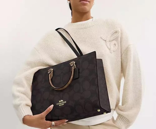 حقيبه كوتش المقاس الكبير Maggie