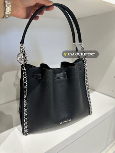 حقيبه مايكل كورس المقاس الكبير اسود وفضي Mina