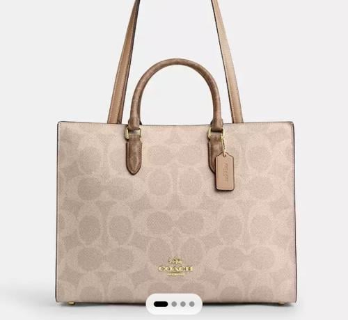 حقيبه كوتش المقاس الكبير Maggie