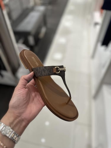 حذاء مايكل كورس Carson Leather Sanda