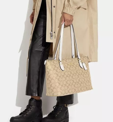 حقيبه كوتش المقاس الكبير Gallery Tote