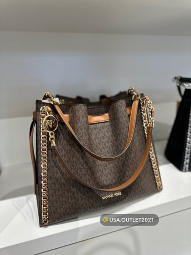 حقيبه مايكل كورس المقاس الكبير Mina