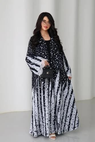 عبايه كلوش ابيض وأسود