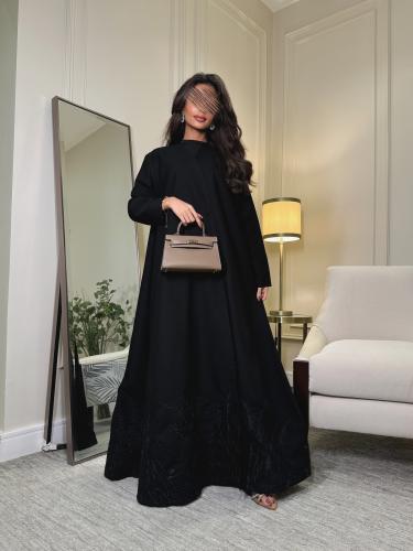 عباية مطرزة اسود