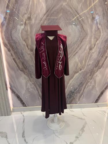عباية التخرج – أناقة تليق بلحظة الإنجاز