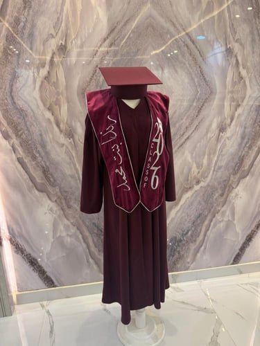 عباية التخرج – أناقة تليق بلحظة الإنجاز