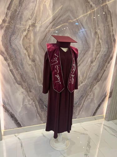 عباية التخرج – أناقة تليق بلحظة الإنجاز