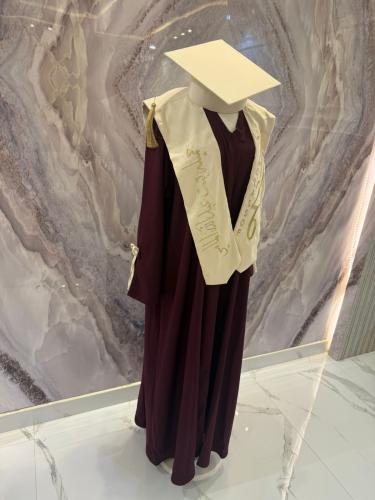 عباية التخرج – أناقة تليق بلحظة الإنجاز