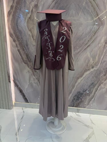 عباية التخرج – أناقة تليق بلحظة الإنجاز