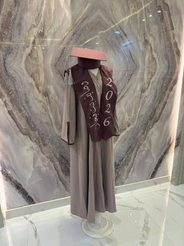 عباية التخرج – أناقة تليق بلحظة الإنجاز