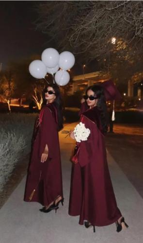 عباية التخرج – أناقة تليق بلحظة الإنجاز