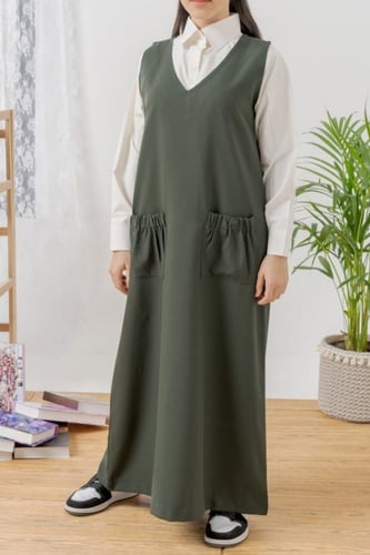 مريول زيتي شيال بقصة مثلثة وجيوب أمامية