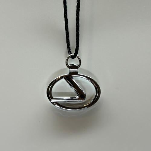 قلادة معلقة على مراه السيارة لكزس