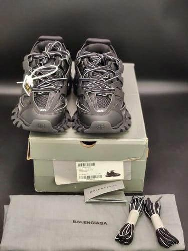 اسود - “Balenciaga “track1