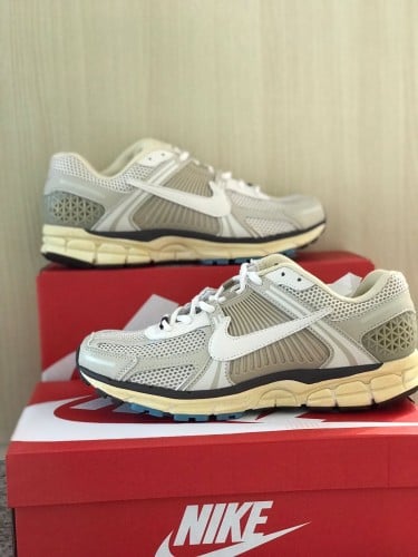 Nike Zoom Vomero 5 SP"