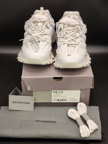 “Balenciaga “track1