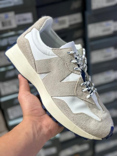 New Balance 327