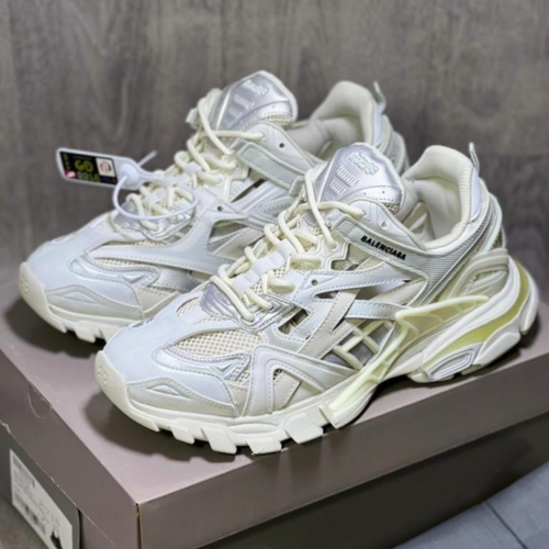“Balenciaga “track2