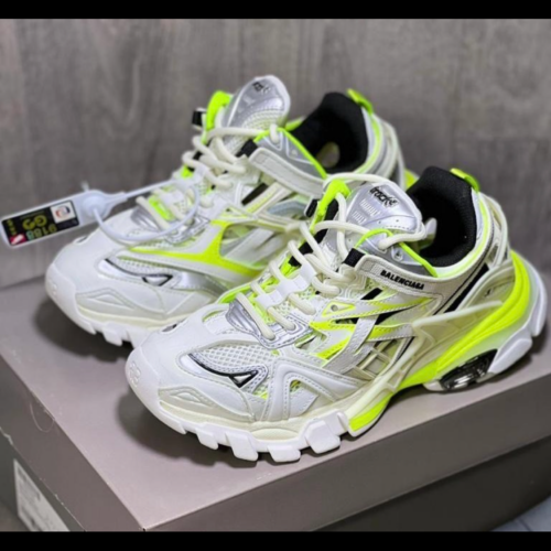 “Balenciaga “track2
