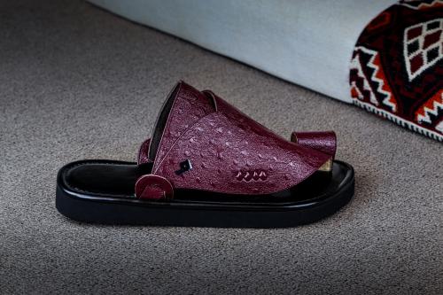 جلد نعام عنابي و اسود كامل(يفضل طلب مقاس اكبر)