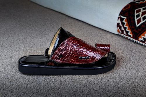 جلد ثعبان لماع عنابي (يفضل طلب مقاس اكبر)