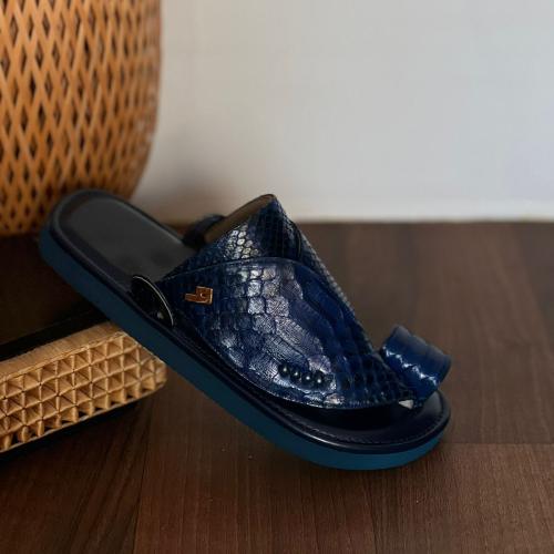 ثعبان كحلي طبيعي