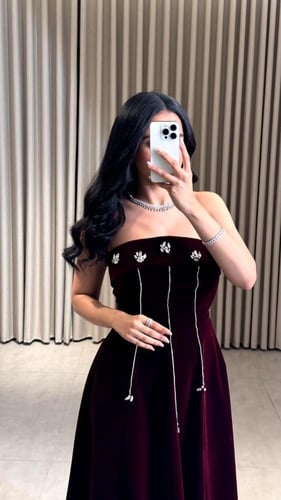 فستان توب مزين بإكسسوار برغندي