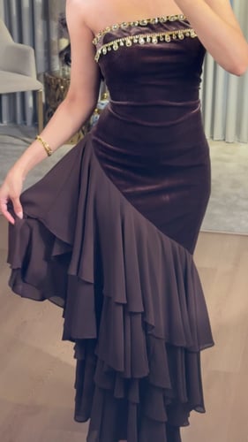 فستان سهرة مخمل بتداخل الشيفون