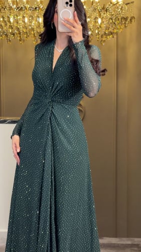 فستان تل ناعم زيتي بكريستالات متناثرة