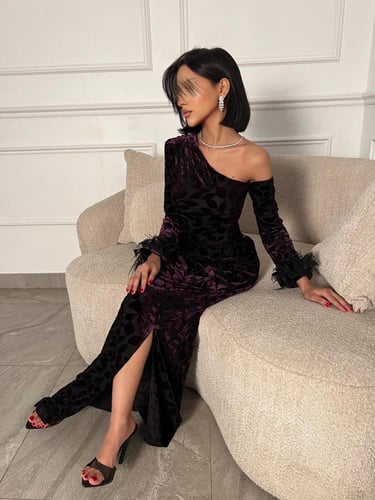 فستان بطابع تشجير مخمل