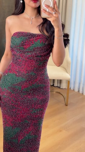 فستان سهرة توب شك مموج بلون عنابي واخضر