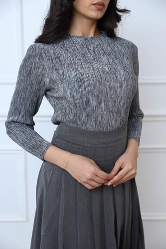 بلوزة استرتش مكرمشة