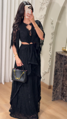 فستان دانتيل اسود بفتحة من الخصر