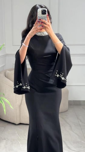 فستان كريب سهرة مزين بإكسسوار