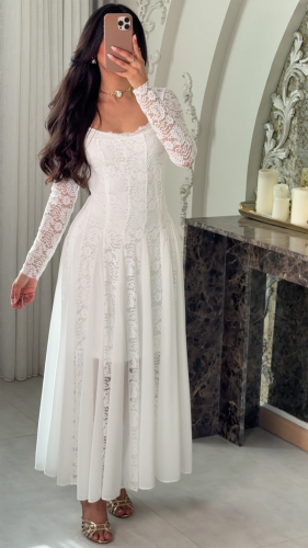 فستان دانتيل أبيض بتداخل شيفون