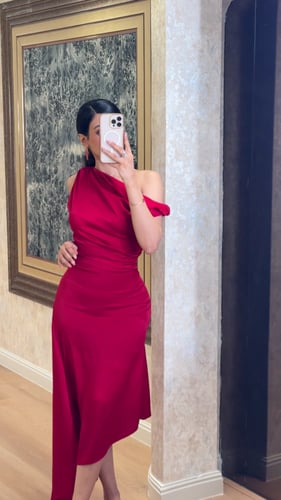 فستان ناعم احمر بنقش ليزر