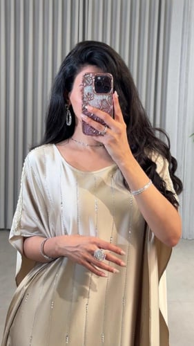 جلابية ستان بخطوط كريستال