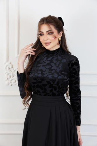 بلوزة مخمل بنقشة أوراق أنيقة