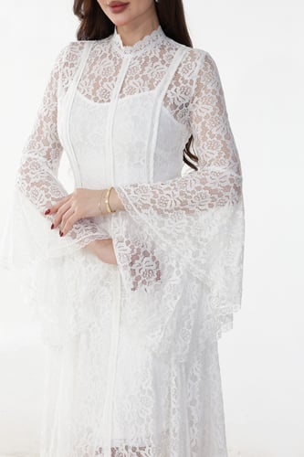 فستان دانتيل ابيض باكمام طويلة