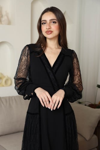 فستان شيفون مزين بدانتيل -