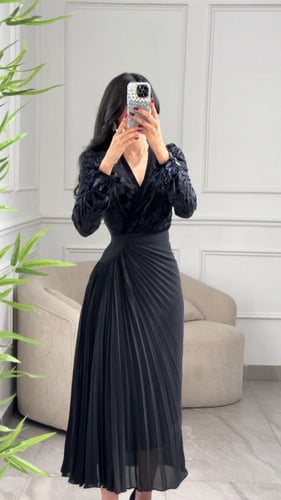 فستان اسود ميد لف