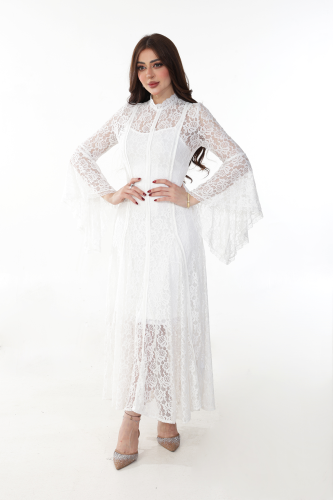 فستان دانتيل ابيض باكمام طويلة