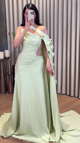 فستان سهرة تفاحي بدلعة على الكتف