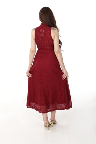 فستان دانتيل بقصة هالتر