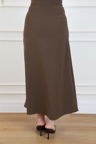 تنورة كريب ناعم بلون بني فاتح