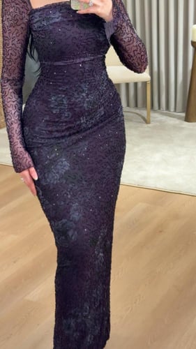 فستان سهرة ليلكي داكن بتطريز ناعم