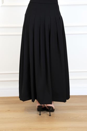 تنورة كلوش كريب مزينة بكسرات