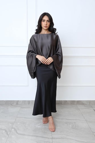 تنورة حرير اسود